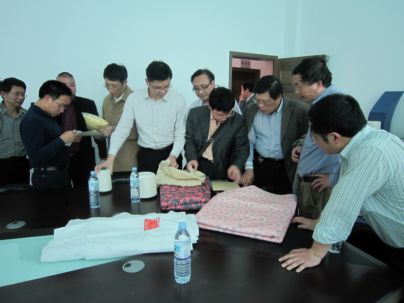乐动（中国）一站式服务平台教授参观对接企业